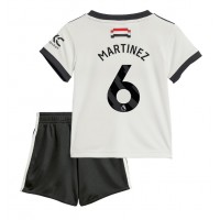 Maglia Calcio Manchester United Lisandro Martinez #6 Terza Divisa Bambino 2024-25 Manica Corta (+ pantaloncini)